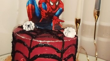 کیک فانتزی خامه ای مرد عنکبوتی